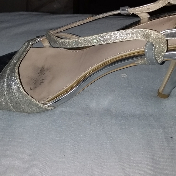 Size 6 Silver Bedazzle High Heel Shoes - Picture 4 of 7